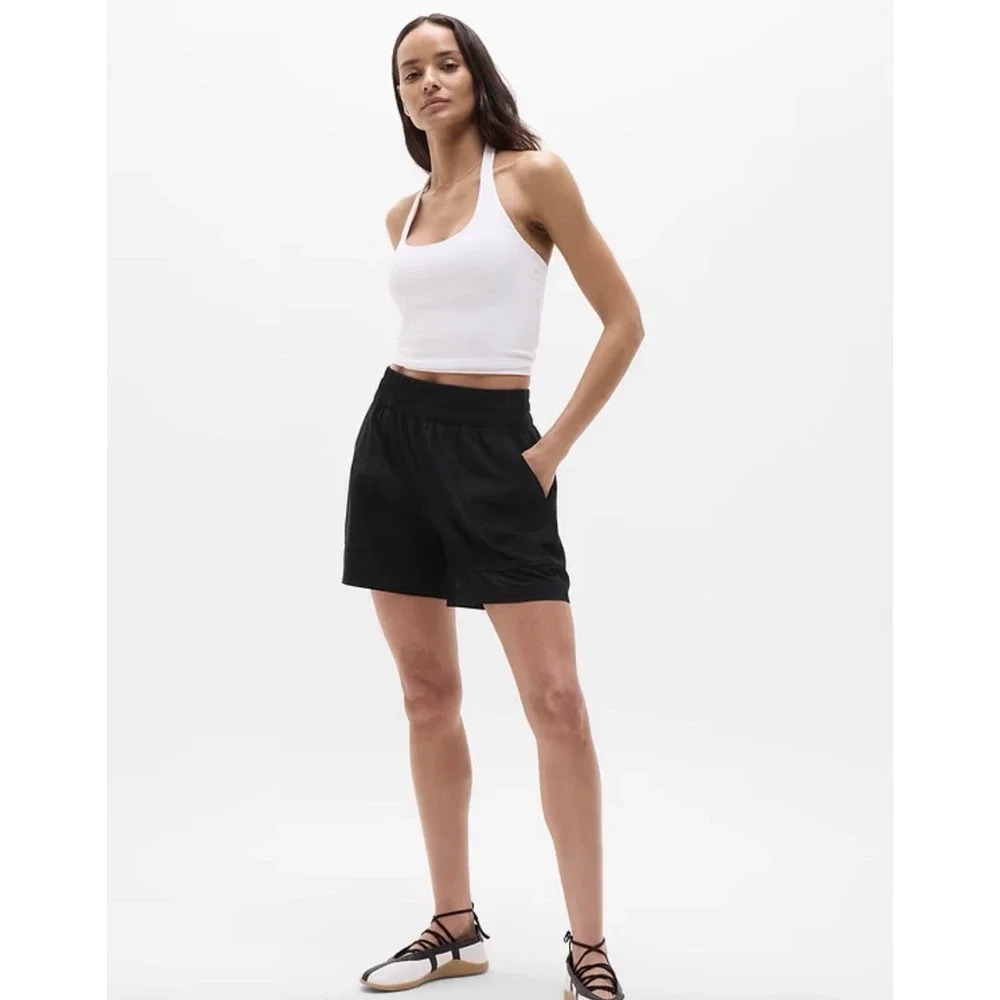 New Athleta Wayfind Short Women's Small  Performance Stretch Black Pockets